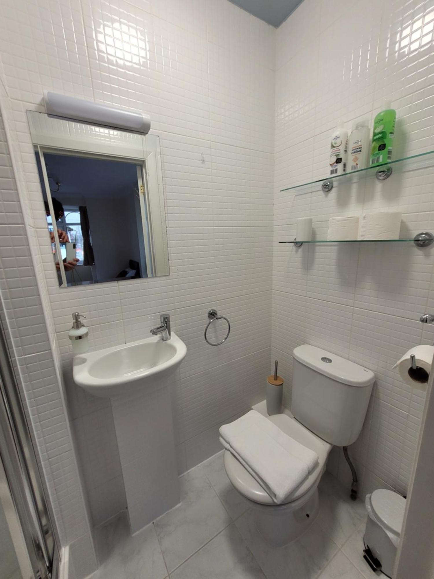 Cornerways Guest house 4*